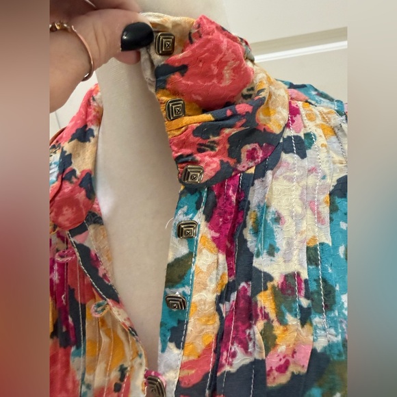 Anthropologie. Maeve. Lightweight Textured Floral Button Up Blouse. Size 2. - Picture 6 of 10